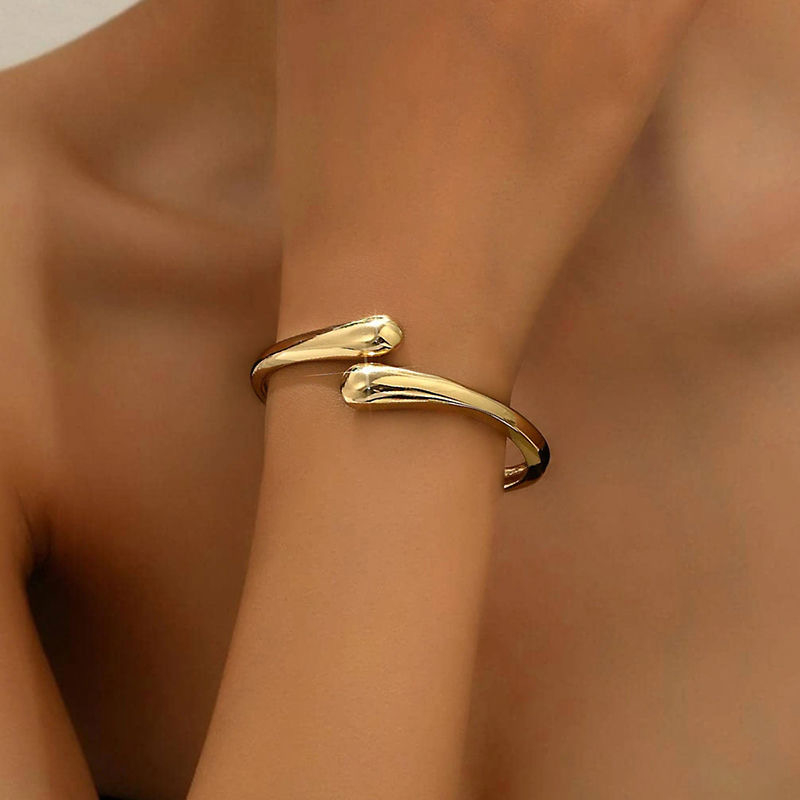 Paprasta lygi metalinė apykaklė, europietiška ir amerikietiška, tarpvalstybinė personalizuota geometrinių formų papuošalų kolekcija, spyruoklinė sagtis su atvira geometrine apykakle