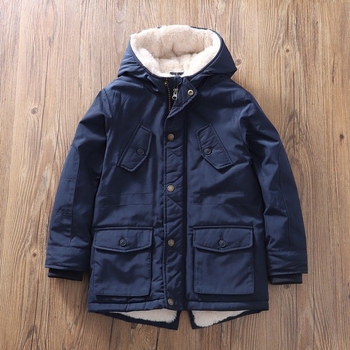 Augstas klases bērnu sabiezētas līdakas drēbes Kokvilnas pildījums Zēnu apģērbs Vidēja garuma flīsa jaka Ziemas apģērbs ar kokvilnas pildījumu Mētelis Ārējās tirdzniecības bērnu apģērbs