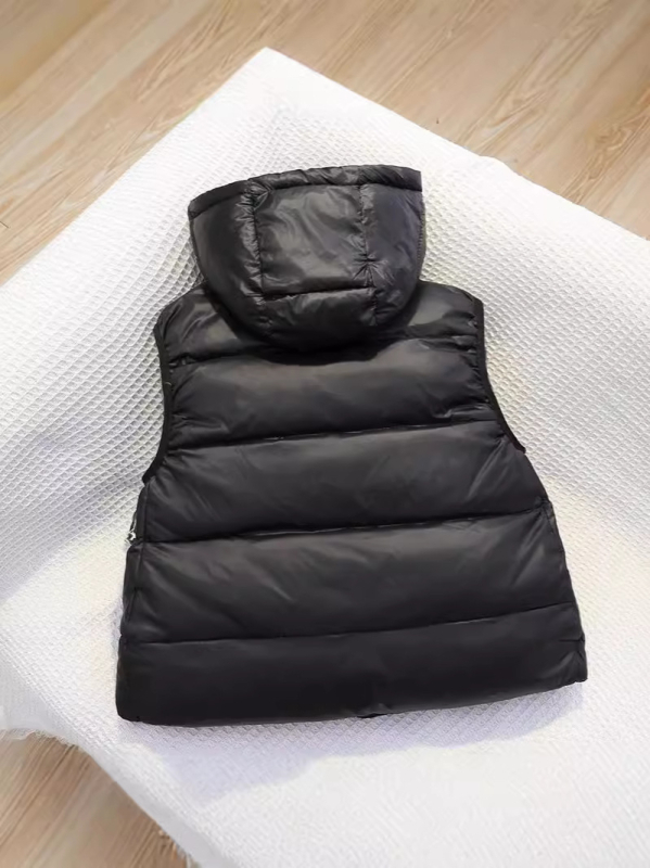 Sügis- ja talvevärvi uued mustad kuldsed lastevestid poistele ja tüdrukutele, mitmekülgsed püsiva temperatuuriga soojad vestid keskealistele ja vanematele lastele, kapuutsiga ülerõivad