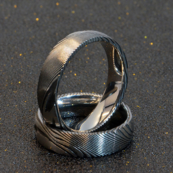 Ευρωπαϊκό και αμερικανικό απλό δαχτυλίδι από ατσάλι Δαμασκού με μοτίβο προσωπικότητας, μαύρο βήμα, μόδα, ρετρό, ανδρικό δαχτυλίδι χονδρικής