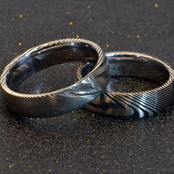 Ευρωπαϊκό και αμερικανικό απλό δαχτυλίδι από ατσάλι Δαμασκού με μοτίβο προσωπικότητας, μαύρο βήμα, μόδα, ρετρό, ανδρικό δαχτυλίδι χονδρικής