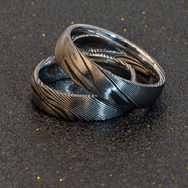 Ευρωπαϊκό και αμερικανικό απλό δαχτυλίδι από ατσάλι Δαμασκού με μοτίβο προσωπικότητας, μαύρο βήμα, μόδα, ρετρό, ανδρικό δαχτυλίδι χονδρικής