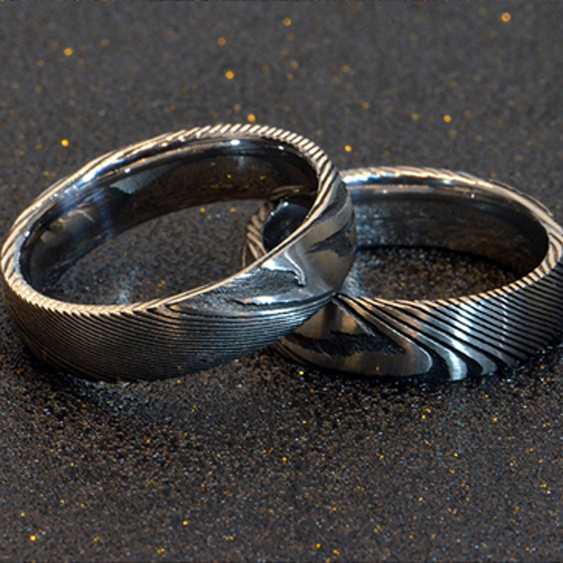 Ευρωπαϊκό και αμερικανικό απλό δαχτυλίδι από ατσάλι Δαμασκού με μοτίβο προσωπικότητας, μαύρο βήμα, μόδα, ρετρό, ανδρικό δαχτυλίδι χονδρικής