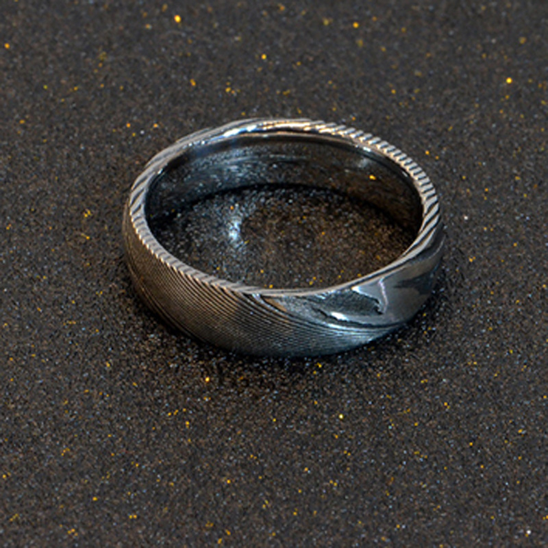 Ευρωπαϊκό και αμερικανικό απλό δαχτυλίδι από ατσάλι Δαμασκού με μοτίβο προσωπικότητας, μαύρο βήμα, μόδα, ρετρό, ανδρικό δαχτυλίδι χονδρικής