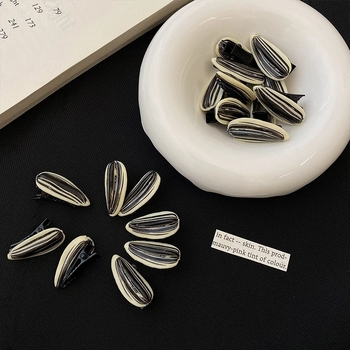 Καθαρό κόκκινο προσομοίωση σπόρων πεπονιού μικρή φουρκέτα με φράντζα σνακ φουρκέτα Νέο αστείο παράξενο κλιπ καπέλο γυναίκες