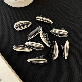 Καθαρό κόκκινο προσομοίωση σπόρων πεπονιού μικρή φουρκέτα με φράντζα σνακ φουρκέτα Νέο αστείο παράξενο κλιπ καπέλο γυναίκες