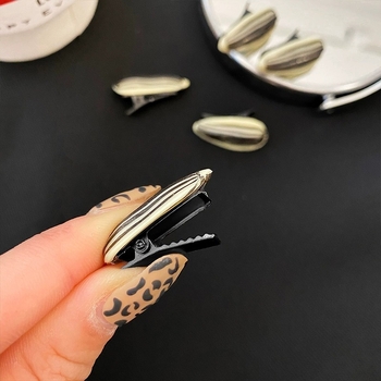 Καθαρό κόκκινο προσομοίωση σπόρων πεπονιού μικρή φουρκέτα με φράντζα σνακ φουρκέτα Νέο αστείο παράξενο κλιπ καπέλο γυναίκες