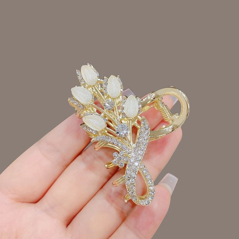 Koreai stílusú, kiváló minőségű strasszos mázzal díszített, csatos, hátsó fejfedő, közepes méretű, csatos fejdísz, félig megkötős, elegáns hajtű női