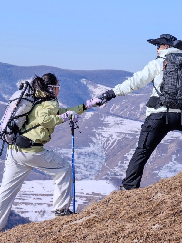 Ceļotāju alpīnisma soma 45 5L āra lielas ietilpības mugursoma viegla pārgājienu mugursoma atpūtas sporta somas pielāgošana