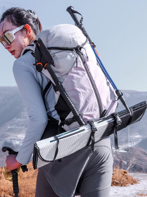 Ceļotāju alpīnisma soma 45 5L āra lielas ietilpības mugursoma viegla pārgājienu mugursoma atpūtas sporta somas pielāgošana