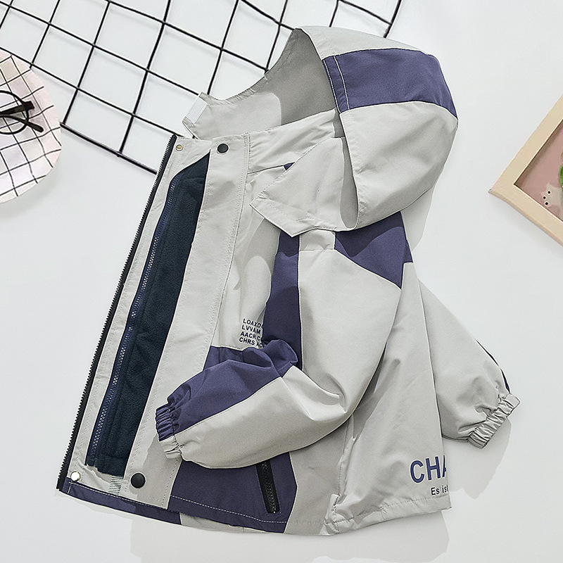 Chlapčenské oblečenie Charge 2025 Jar a jeseň Nový flísový a jesenný kabát Tri v jednom Odnímateľný zimný veľký detský kabát