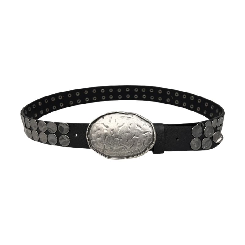 Európai és amerikai, határokon átnyúló férfi szegecselt személyiségű divatos punk stílusú hip-hop öv