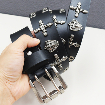 Γνήσιο γνήσιο δέρμα νέο στυλ εξατομικευμένη σταυρωτή ζώνη με ασπίδα κρανίου από δέρμα αγελάδας με πριτσίνια και κοψίματα