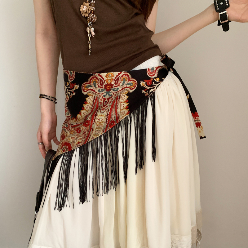 Dámska sukňa s trojuholníkovými strapcami v bohémskom etnickom štýle, široká verzia s opaskom
