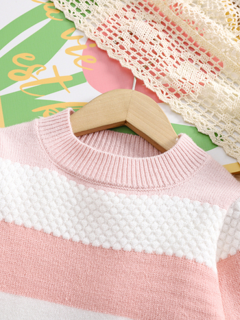 Πλεκτό φόρεμα με ριγέ σχέδιο και στρογγυλή λαιμόκοψη, μεσαίου μήκους, κατάλληλο για φθινοπωρινή και χειμερινή χρήση ως φόρεμα-φανάρι