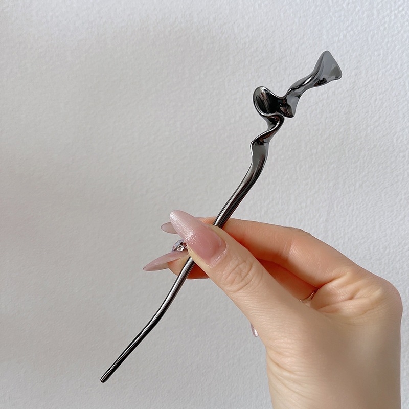 Netaisyklingo abstraktaus stiliaus moteriški modernūs, madingi, paprasto temperamento, šalto stiliaus, aukšto lygio plaukų segtukai