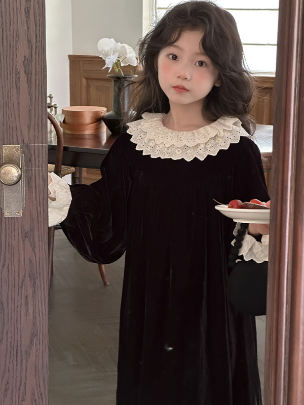 Dievčenské francúzske princeznovské šaty s dlhým rukávom, jeseň 2025, nové detské zamatové malé čierne šaty s golierom pre bábiky v štýle Hepburn pre staršie deti