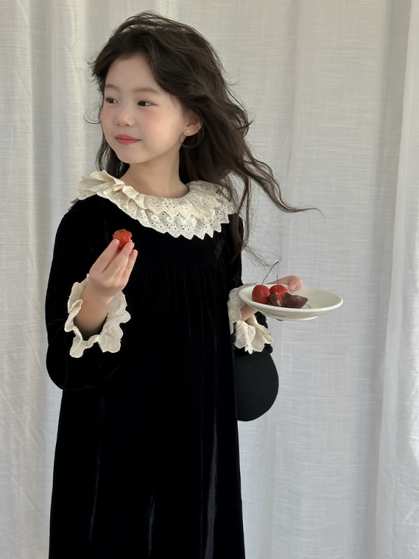 Dievčenské francúzske princeznovské šaty s dlhým rukávom, jeseň 2025, nové detské zamatové malé čierne šaty s golierom pre bábiky v štýle Hepburn pre staršie deti