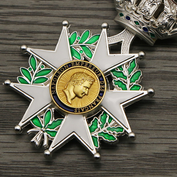 Σε απόθεμα αντίγραφο Γάλλος Αυτοκράτορας Ναπολέων Ανώτερος Ιππότης Αξιωματικός Σώματος της Τιμής Μετάλλιο της Λεγεώνας της Τιμής