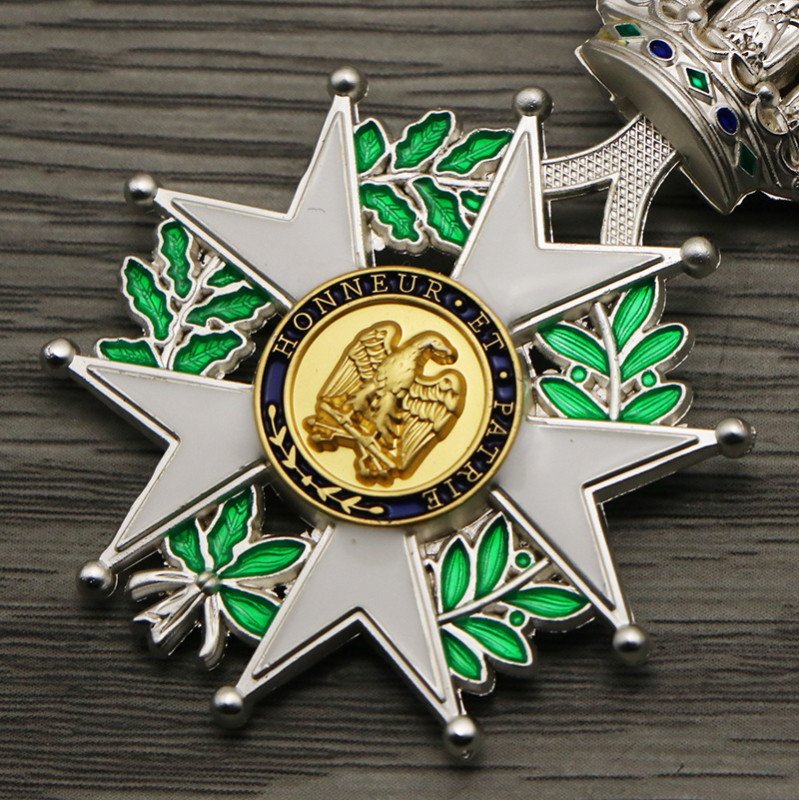 Налично реплика на френския император Наполеон, старши рицар-офицер от корпуса на Почетния легион, Медал на честта