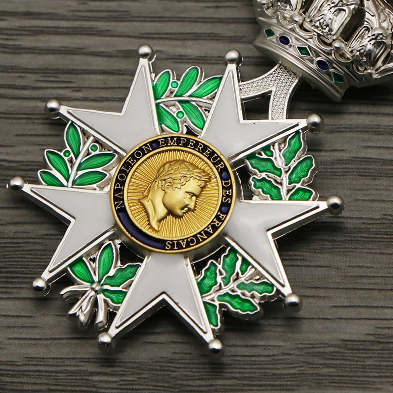 Налично реплика на френския император Наполеон, старши рицар-офицер от корпуса на Почетния легион, Медал на честта