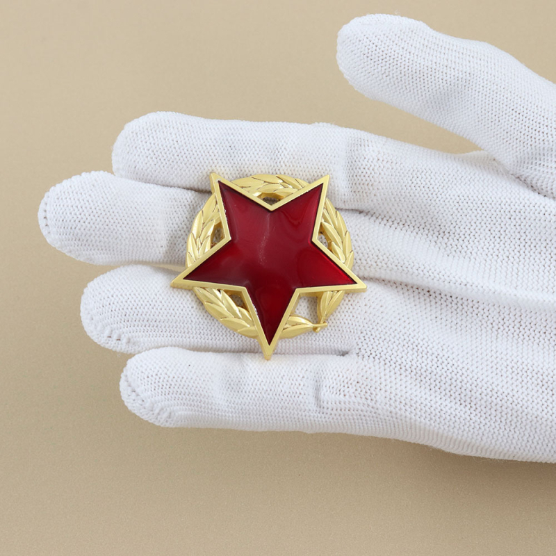 Vintage fém jelvény piros ötcsillagos érem retro bross gallér dekoráció