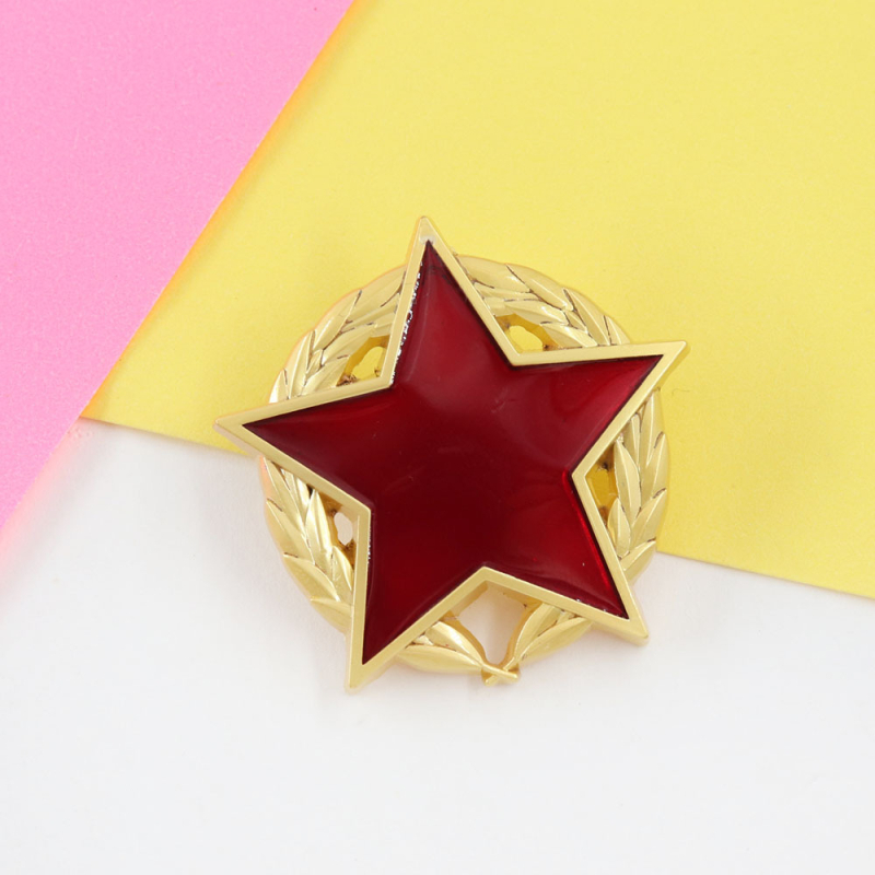 Vintage fém jelvény piros ötcsillagos érem retro bross gallér dekoráció