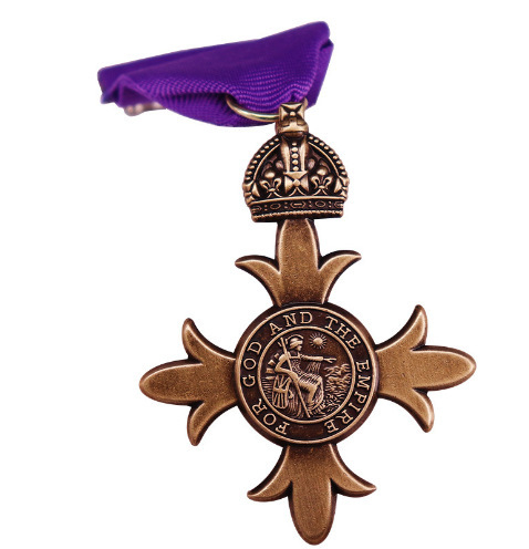 II. Erzsébet királynő kereszt jelvény bross ruházati kiegészítők kitűző ékszer medál ajándék