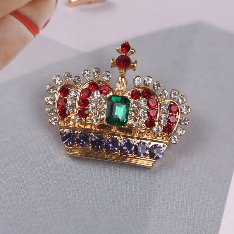 Корона дизайн брошка темперамент личност корсаж интернет знаменитост мода дрехи игли за дрехи катарама кардиган на склад едро доставка