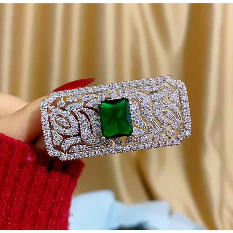 Európska a americká retro geometrická retro medailová brošňa, kreatívny jednoduchý odznak s medenou intarziou a zirkónovou škvrnou, veľkoobchod