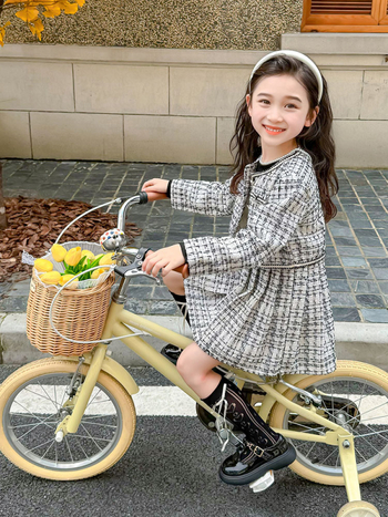 Κοριτσίστικο ανοιξιάτικο και φθινοπωρινό κοστούμι 2025 Νέο ανοιξιάτικο γλυκό φωτεινό μετάξι με άρωμα για μωρά, σετ δύο τεμαχίων με κορεάτικη βεντάλια