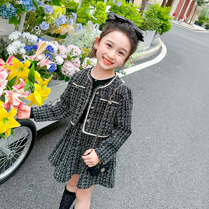 Djevojačko proljetno i jesensko odijelo 2025. Novo proljetno slatko svijetlo svileno mirisno odijelo za djevojčice, korejski dvodijelni set s ventilatorom