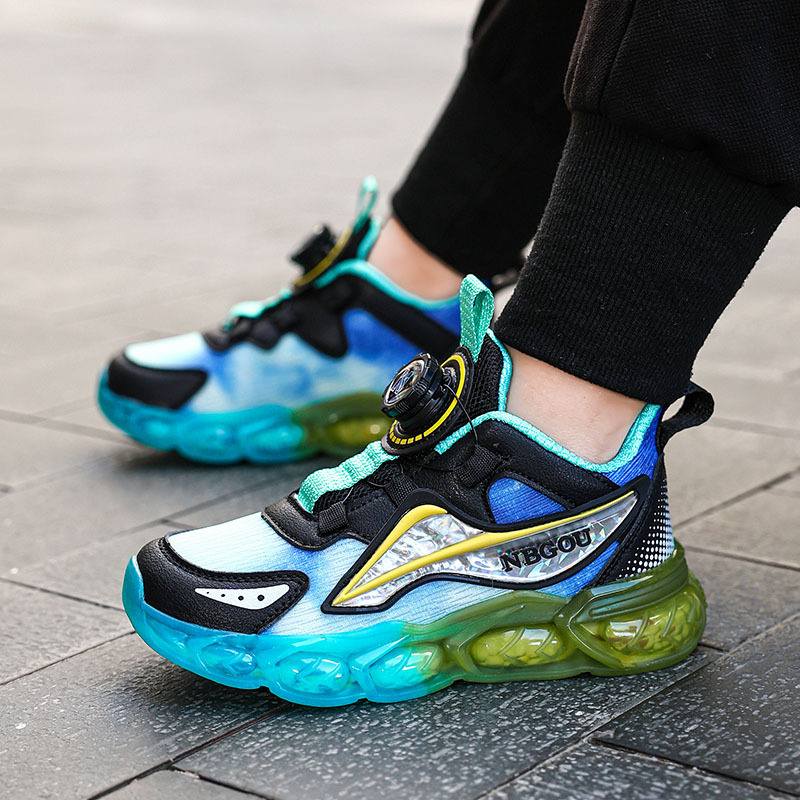 Poiste spordijalatsid 2025. aasta uued kevad- ja sügisjalatsid. Hingavad ja mugavad, pöörleva pandlaga, keskmised ja suured poiste jooksujalatsid. Trendikad.