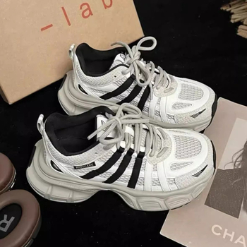 Madingi 2025 m. pavasario nauji storapadžiai, ūgį didinantys tėčio bateliai moterims, vienspalviai, suvarstomi universalūs sportiniai laisvalaikio bateliai