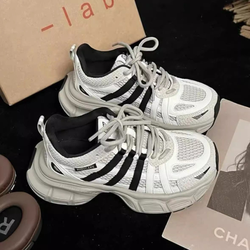 Madingi 2025 m. pavasario nauji storapadžiai, ūgį didinantys tėčio bateliai moterims, vienspalviai, suvarstomi universalūs sportiniai laisvalaikio bateliai