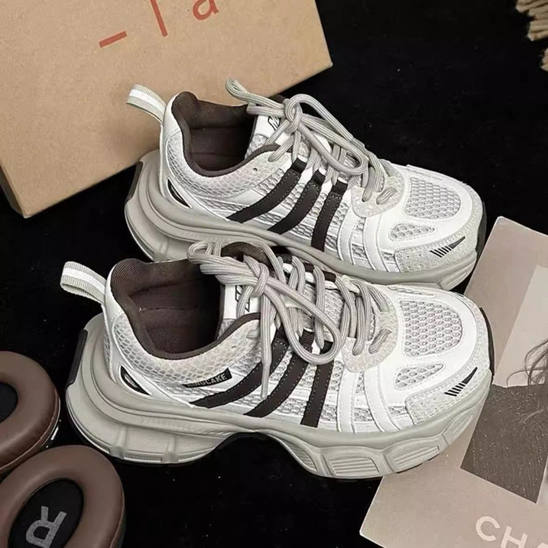 Madingi 2025 m. pavasario nauji storapadžiai, ūgį didinantys tėčio bateliai moterims, vienspalviai, suvarstomi universalūs sportiniai laisvalaikio bateliai