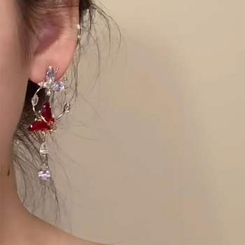Μικρό Κόκκινο Βιβλίο ίδιας μόδας κόκκινα κρυστάλλινα σκουλαρίκια πεταλούδα μακριά φωτεινά πολυτελή μοντέρνα σκουλαρίκια υψηλής ποιότητας με φούντες