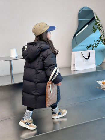 Meiteņu garā dūnu jaka 2025. gada ziemai Jauns bērnu apģērbs Kokvilnas virsdrēbes Bērnu bieza, ļoti auksta, pāri ceļgaliem sniedzoša, balta pīles dūnu jaka