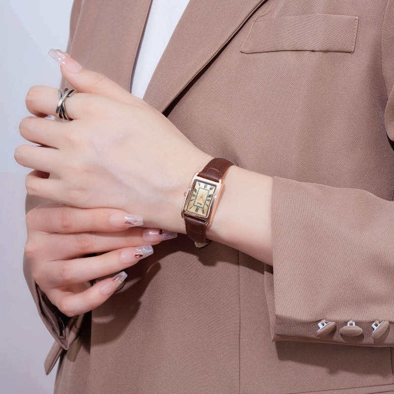 Ruishi Kaiyue Noua Modă Dreptunghiulară Ceas de damă Curea de damă High-end Retro Simplu Piatră Mică