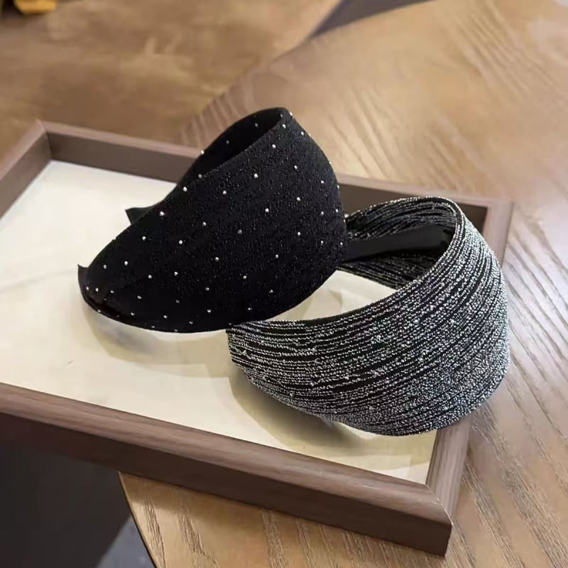 Stil francez simplu cu boruri largi, bandă de păr neagră, acoperire dulce, agrafe de păr albe, bandă de păr cu dinți, bandă de cap înaltă craniană, agrafe cu boruri largi