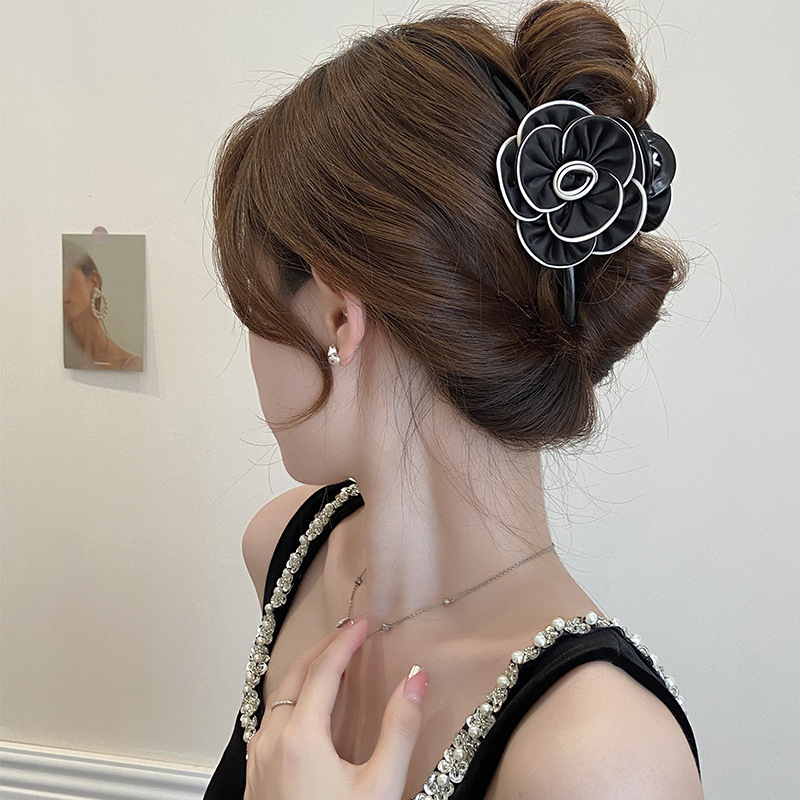 Õrn väike Chaneli stiilis lillega haaratav peaklamber, naiste 2024. aasta uus haikalaga juukseklamber, täiustatud juukseaksessuaarid