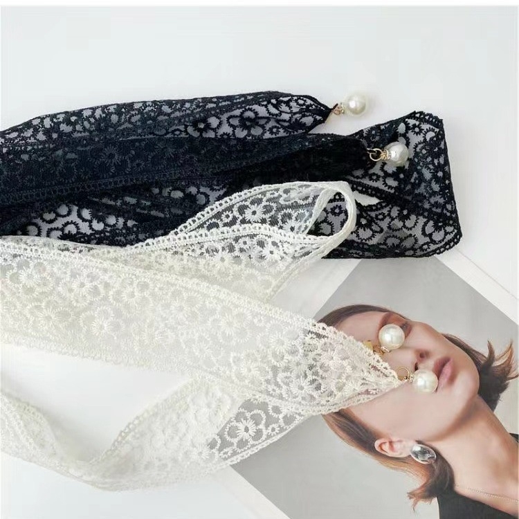 Nauja, miela moteriška suknelė su juosmens puošmena ir temperamentinga grandinėle. Mergaitiško stiliaus.