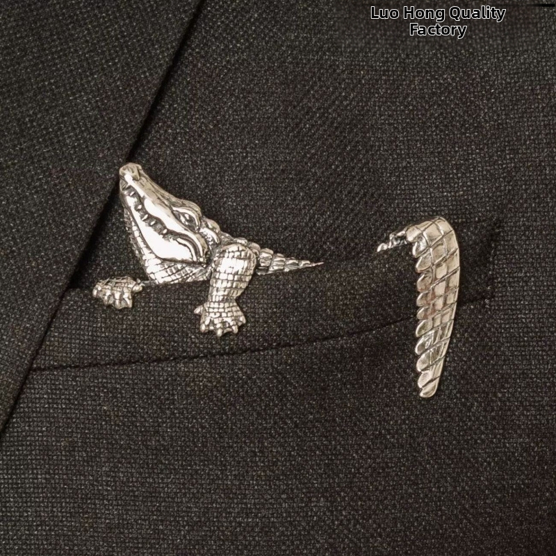 Vintage tradicionalno gospodsko odijelo, broš u obliku životinje, krokodilski kaput, svestrana ovratna igla, ukrasna značka za košulju