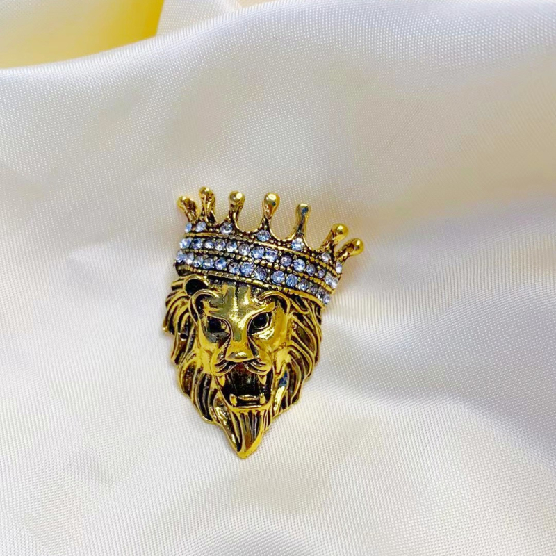Broșe retro cu leu european și american, ace cu coroană de pajiște, accesorii pentru haine pentru bărbați și femei, en-gros în stoc