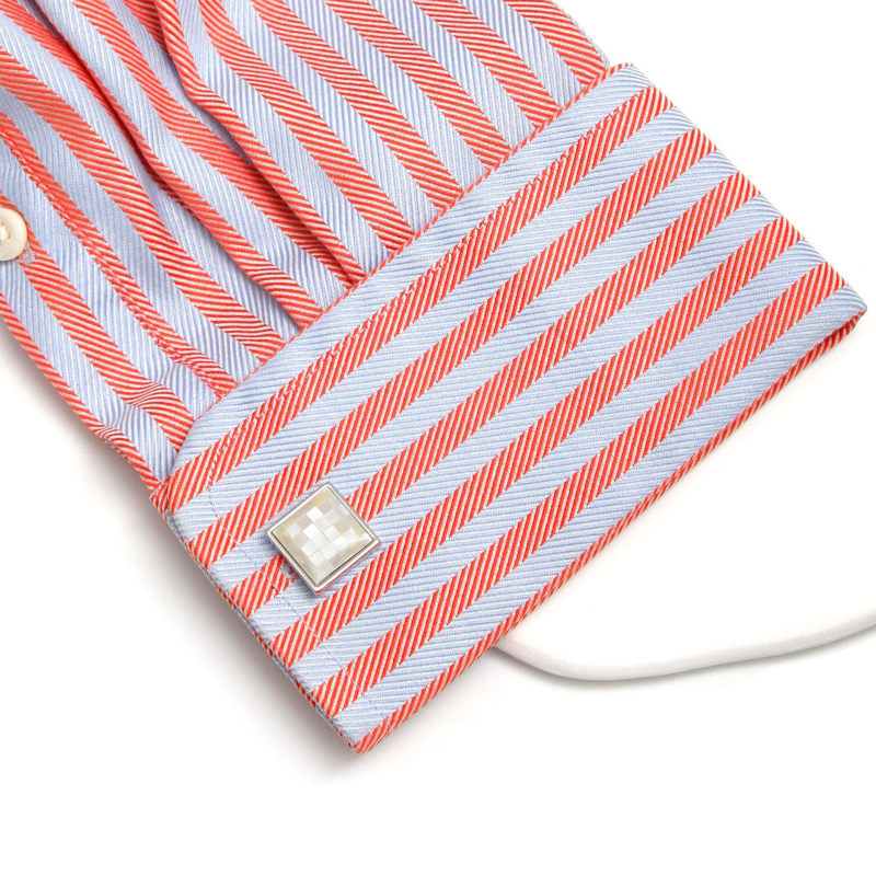 1 pora paruoštų, tarpvalstybinių, prieinamų prabangių, paprastų, meniškų kriauklelių rašto, kvadratinių sidabrinių vyriškų sąsagų papuošalų