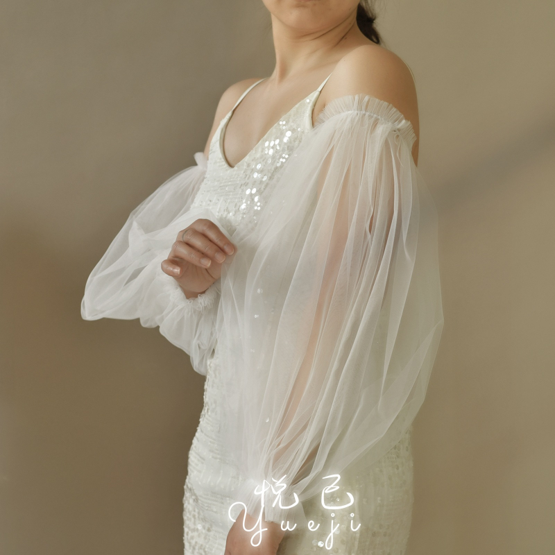 „Yueji“ vestuvinės suknelės su nuimamomis pūstomis tinklinėmis rankovėmis, juodos ir baltos spalvos, tinklinės, netikros rankovės, dengiančios rankas, Yjm10