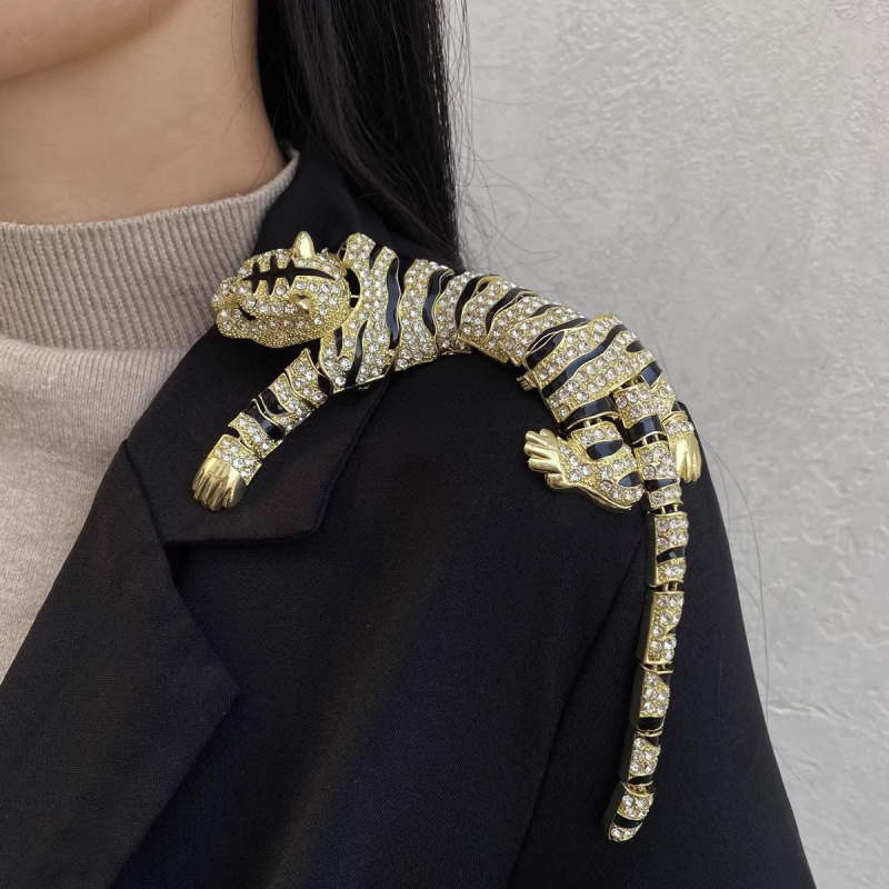 Broșă cu tigru cu picătură de diamant Sense, design de personalitate europeană și americană, costum Sense, broșă cu temperament la modă, corsaj în stoc en-gros
