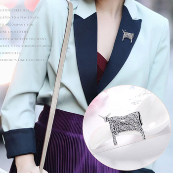 Broșă retro cu zodiac pentru vițel transfrontalieră, corsaj metalic personalizat și la modă, broșă pentru îmbrăcăminte, en-gros în stoc