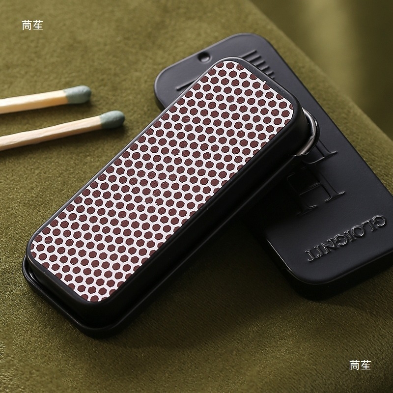 Tiku 6,5 cm pikkune reljeefne rauast kast vana toru süüte sigaretisüütaja tööriist avariitik