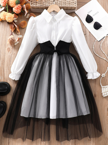 Νέα διασυνοριακή κοπέλα με μακριά μανίκια και πέτο, φόρεμα με ραφές και ραφές, μια γενιά μαλλιών